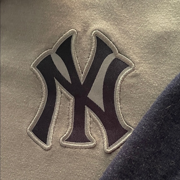 Nike Navy and Gray Pullover with Logo - Picture 3 of 4